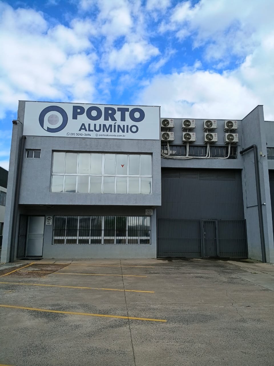 Fachada da matriz da Porto Alumínio em Porto Alegre/RS
